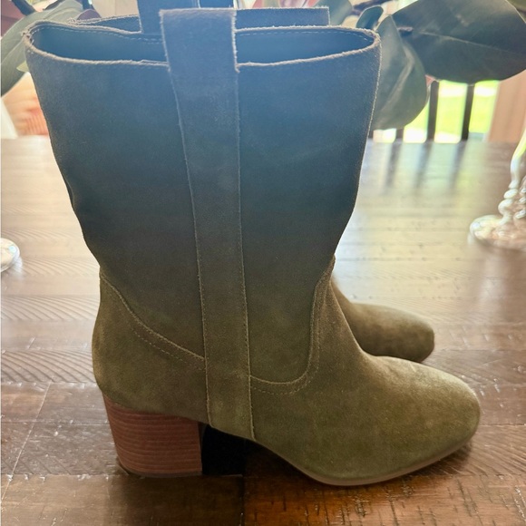 Violet & Red Green Suede Heeled Boots NWT - Picture 7 of 8